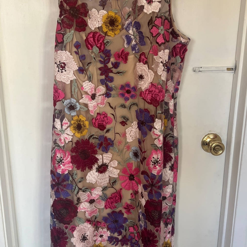 TURN HEADS IN THIS GORGEOUS FLORAL LACE SHEATH DRESS: Size 12 w/ matching jacket - Picture 2 of 11